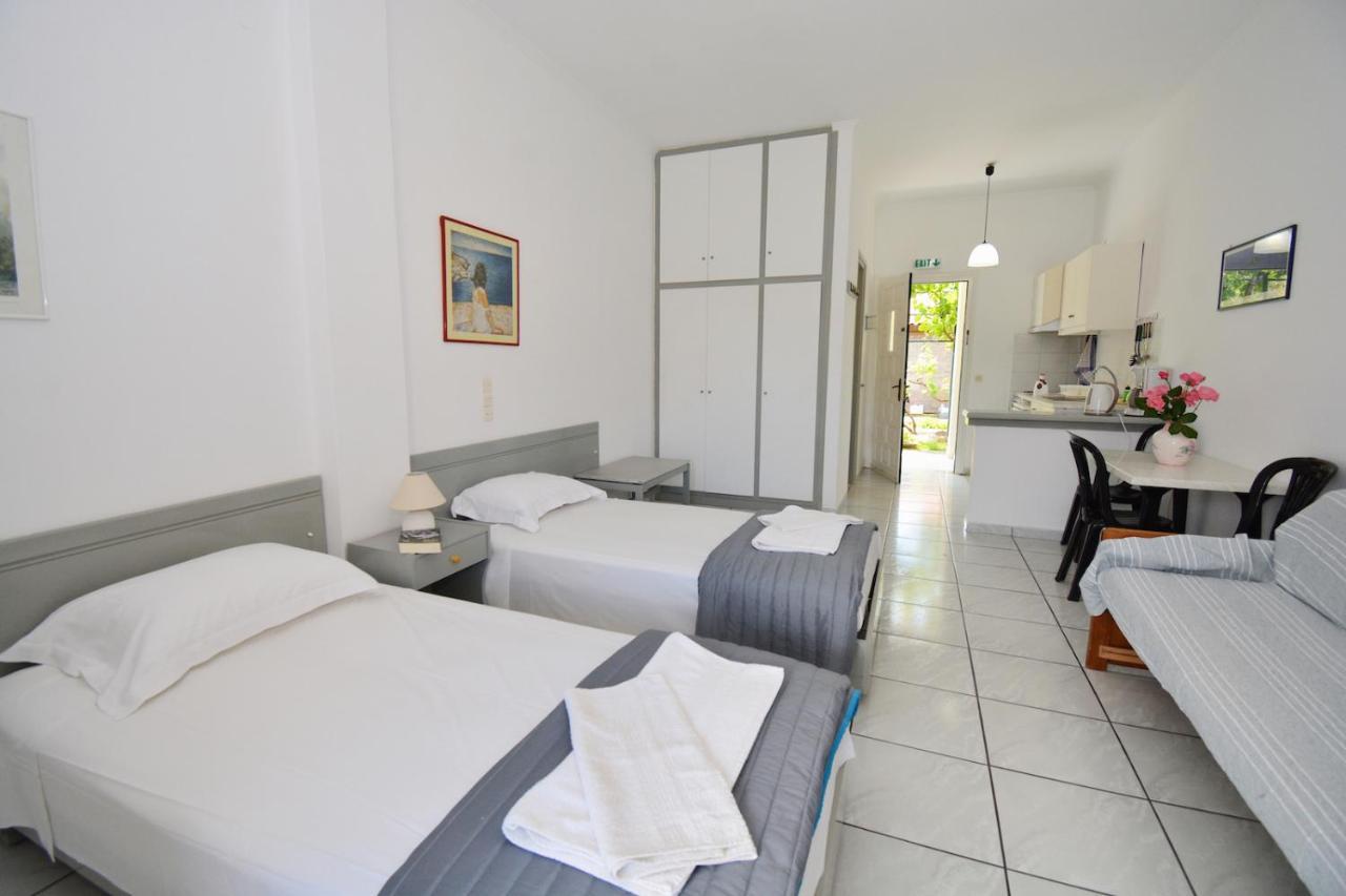 Dolphin Apt & Studios -Next To The Beach روذا المظهر الخارجي الصورة