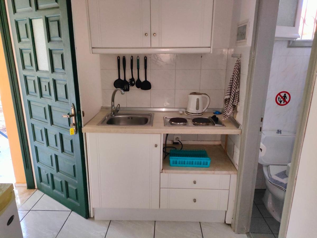 Dolphin Apt & Studios -Next To The Beach روذا المظهر الخارجي الصورة