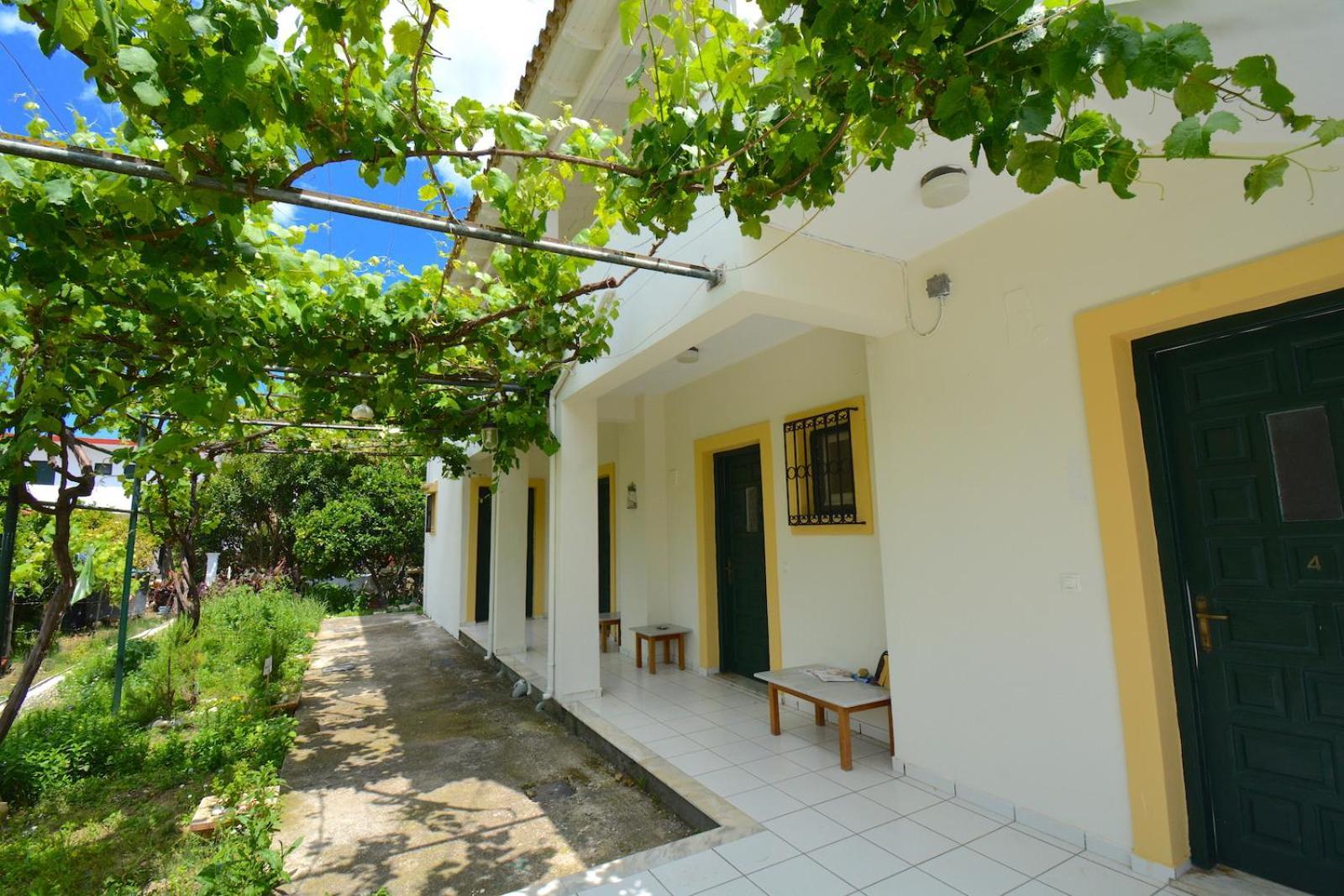 Dolphin Apt & Studios -Next To The Beach روذا المظهر الخارجي الصورة