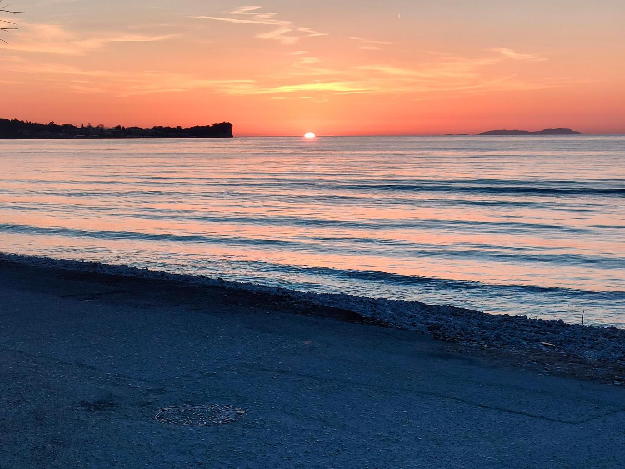 Dolphin Apt & Studios -Next To The Beach روذا المظهر الخارجي الصورة