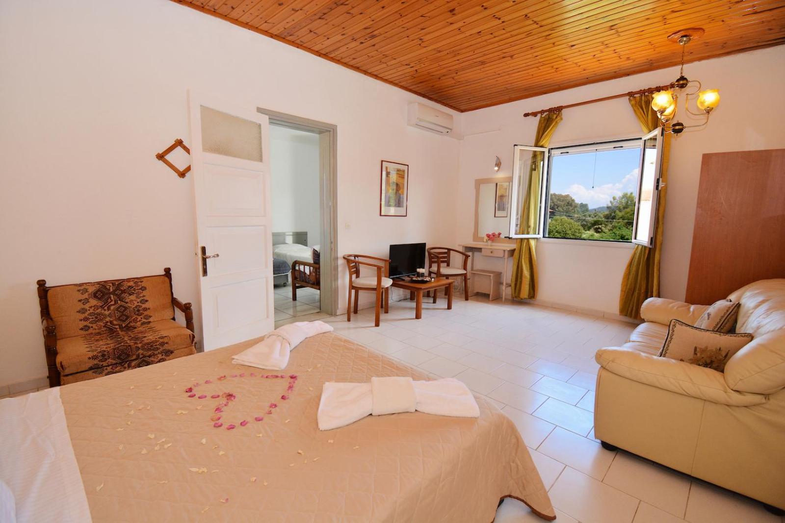 Dolphin Apt & Studios -Next To The Beach روذا المظهر الخارجي الصورة