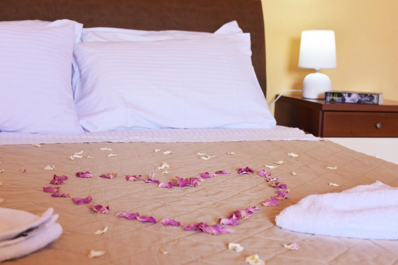 Dolphin Apt & Studios -Next To The Beach روذا المظهر الخارجي الصورة