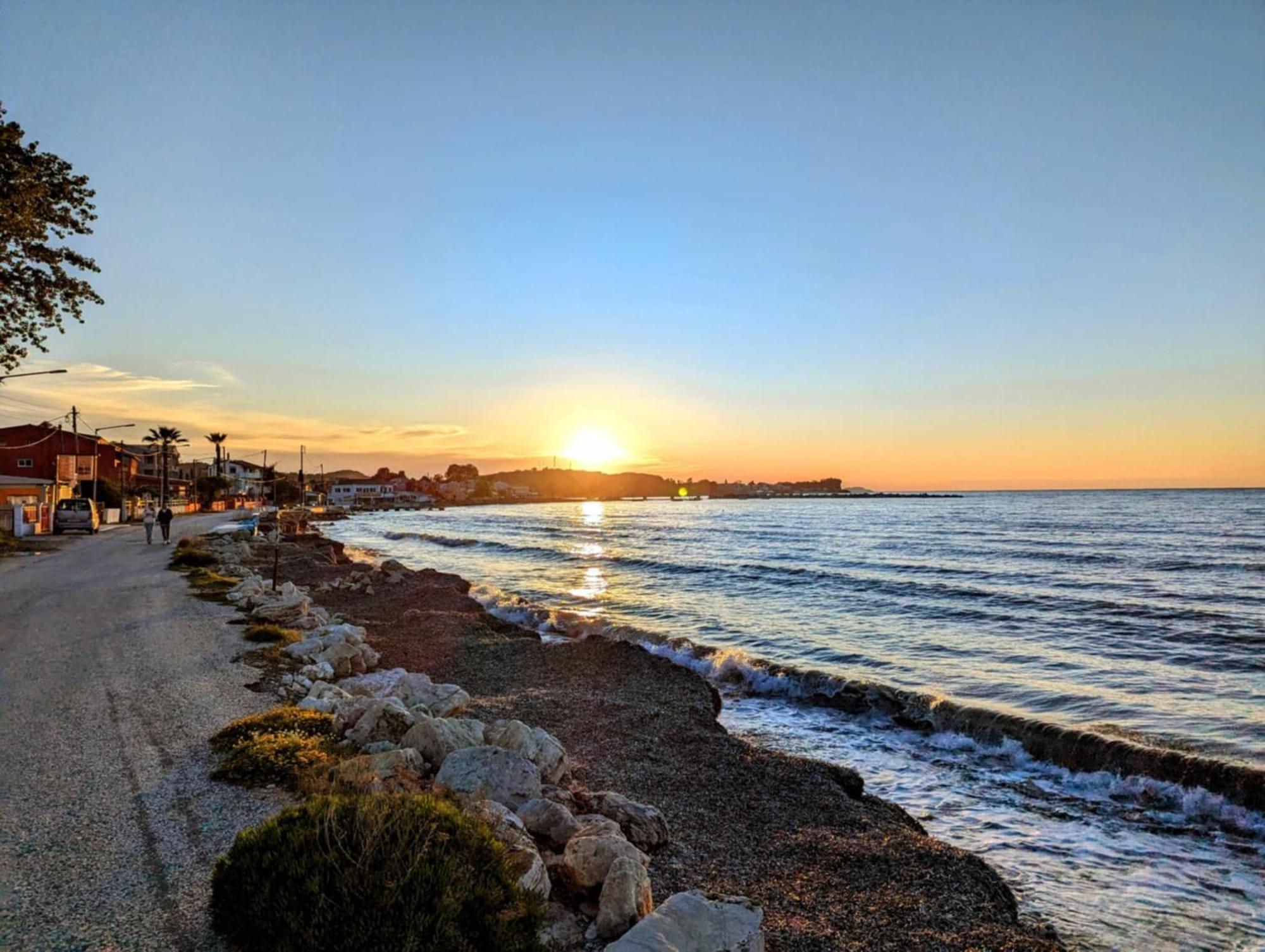 Dolphin Apt & Studios -Next To The Beach روذا المظهر الخارجي الصورة
