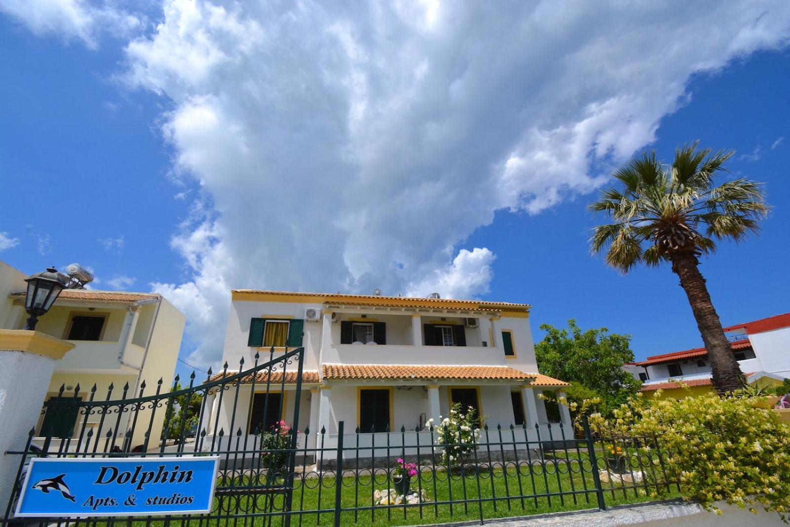 Dolphin Apt & Studios -Next To The Beach روذا المظهر الخارجي الصورة