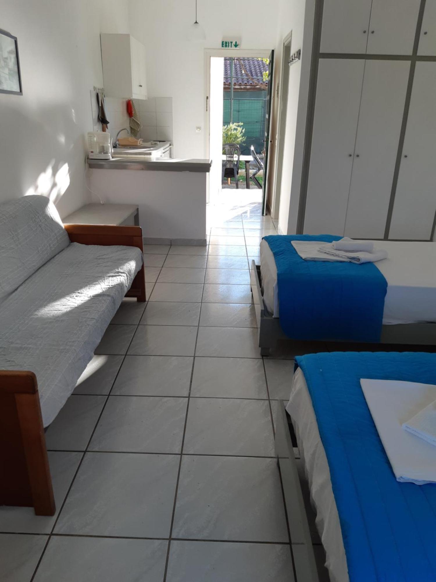 Dolphin Apt & Studios -Next To The Beach روذا المظهر الخارجي الصورة
